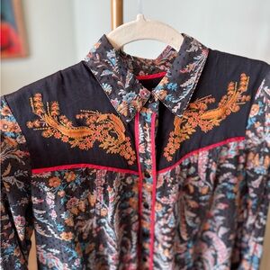 Embroidered Holding Horses swing shirt.